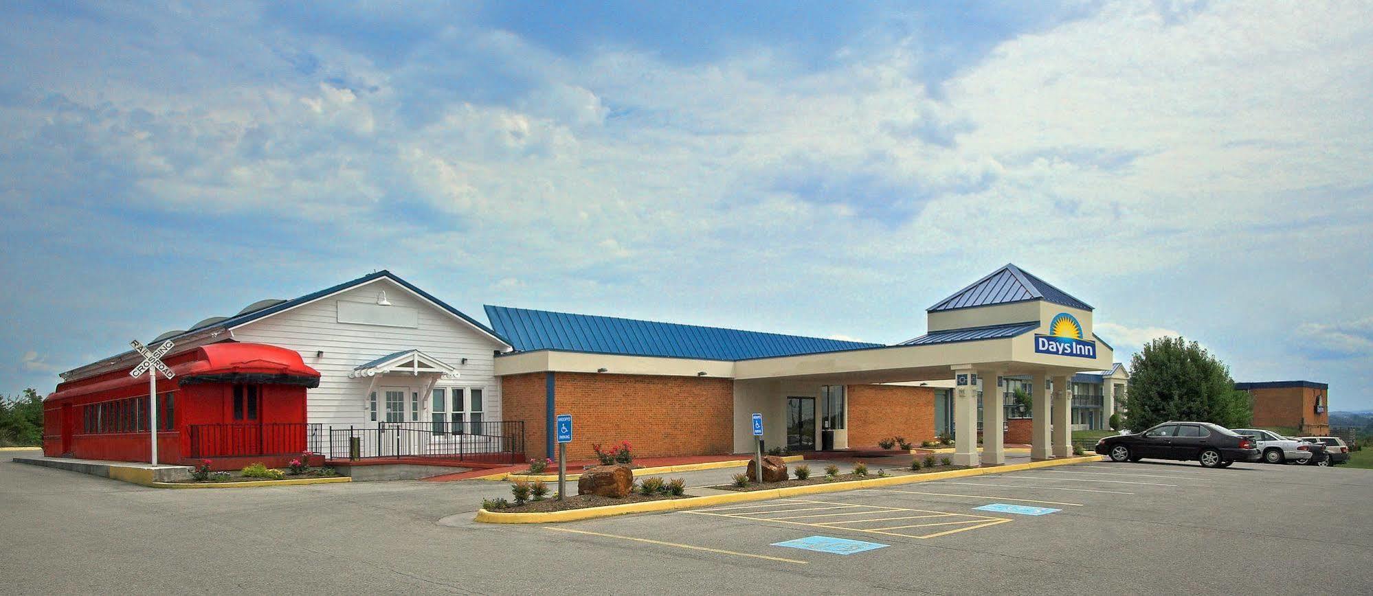 Days Inn By Wyndham Blacksburg Conference Center Exterior photo